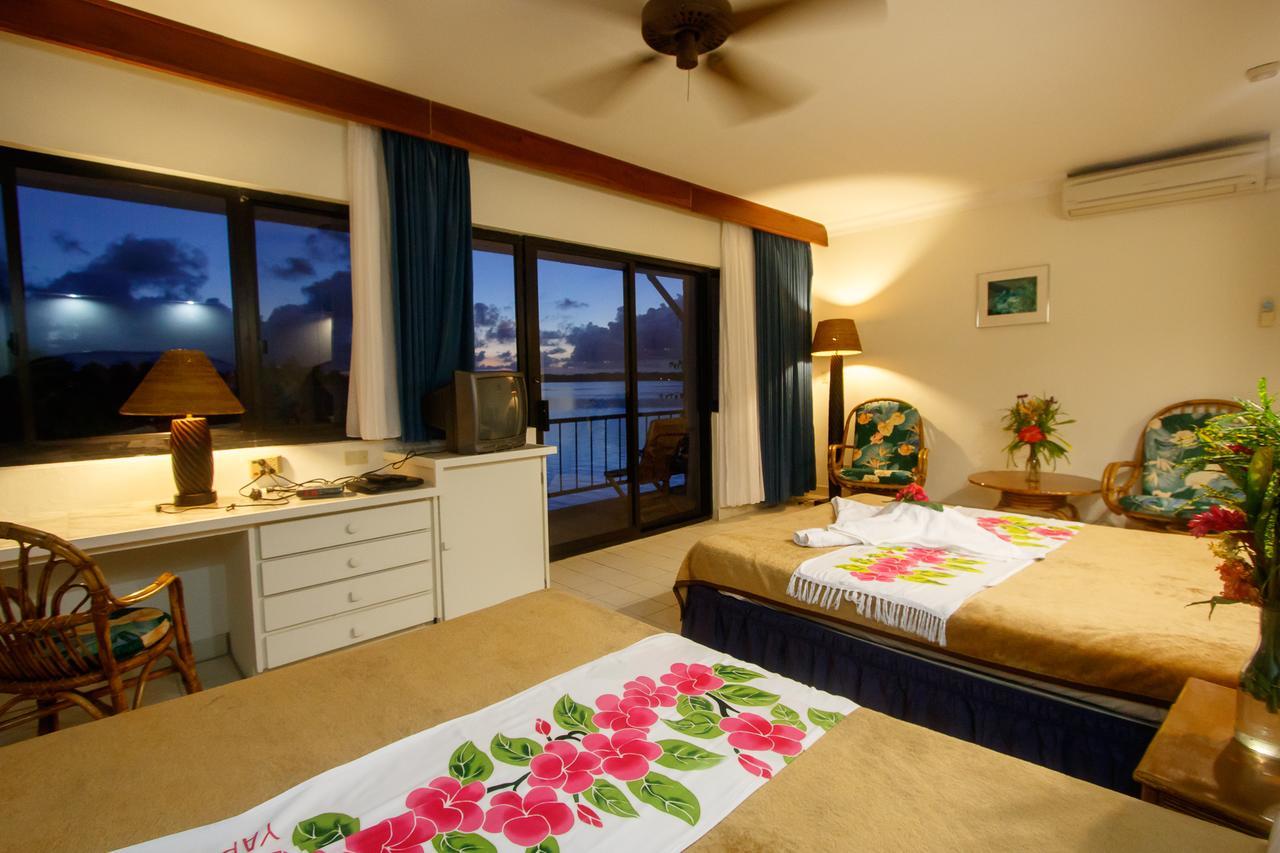 Manta Ray Bay Resort Колониа Экстерьер фото