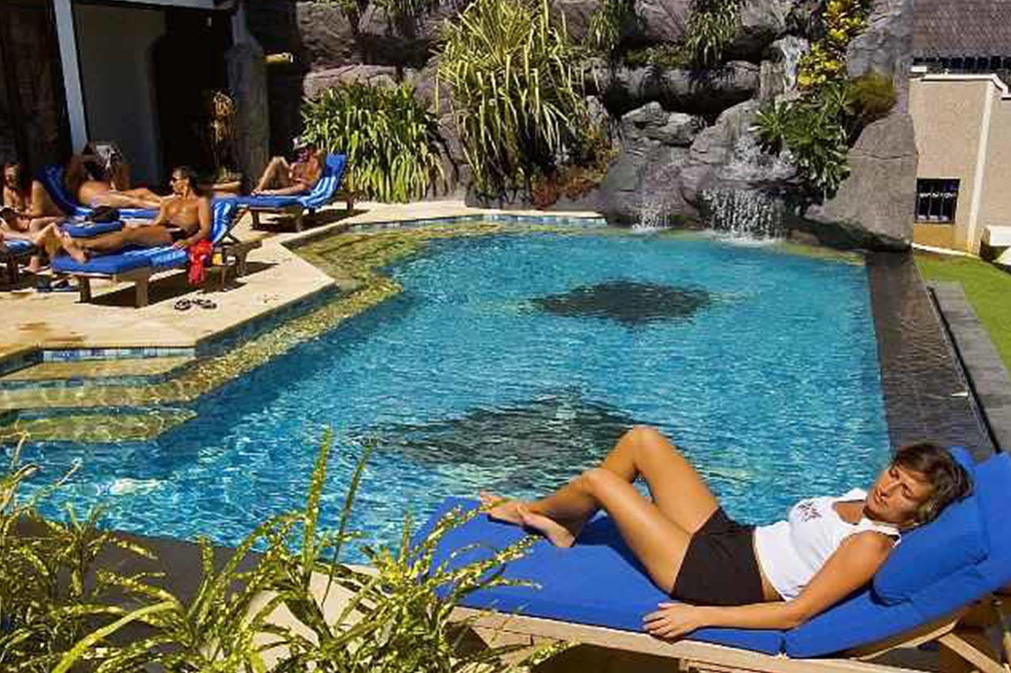 Manta Ray Bay Resort Колониа Экстерьер фото