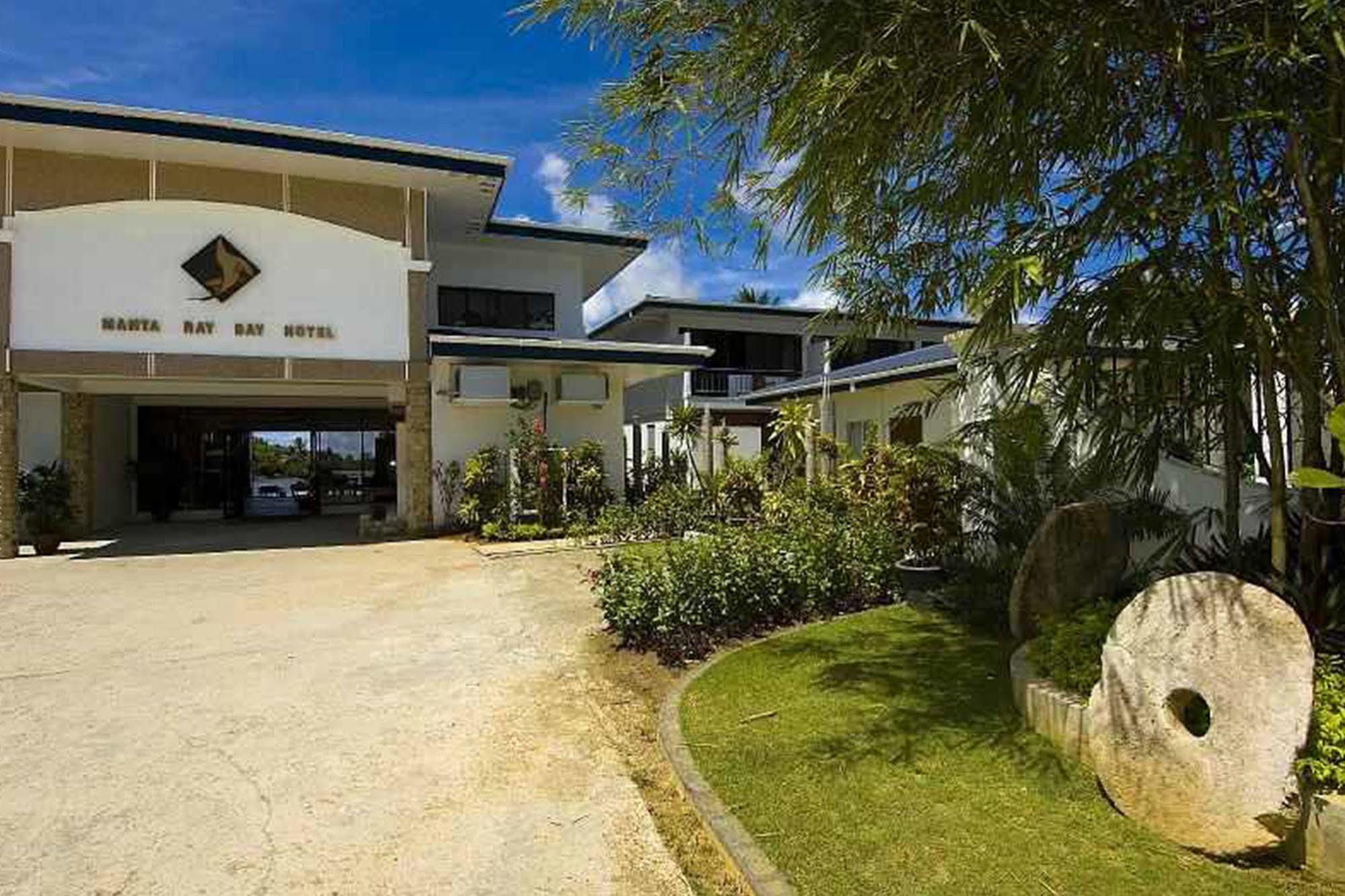 Manta Ray Bay Resort Колониа Экстерьер фото